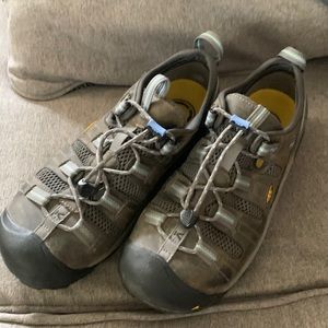 KEEN women’s steal toe Size 9
